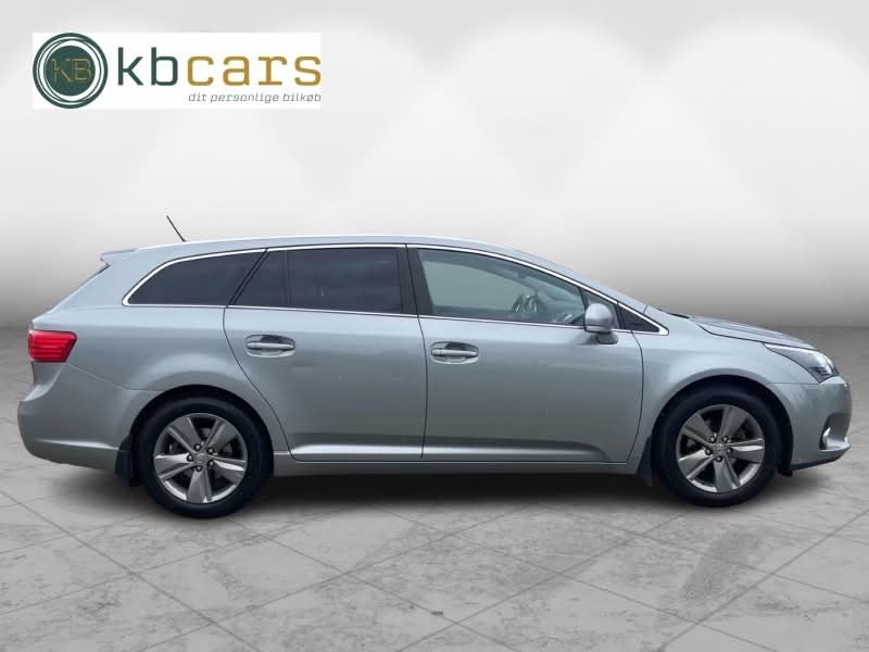 Toyota Avensis 1,8 VVT-i T2 Premium stc. 5d
