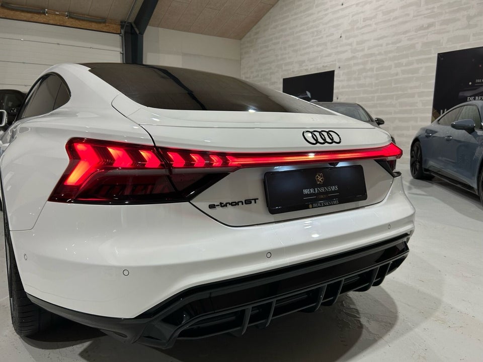 Audi e-tron GT quattro 4d