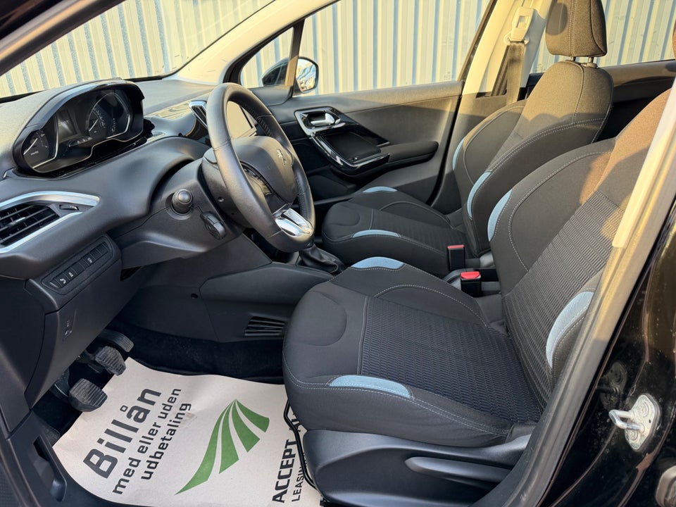 Peugeot 208 1,2 VTi Allure Sky 5d