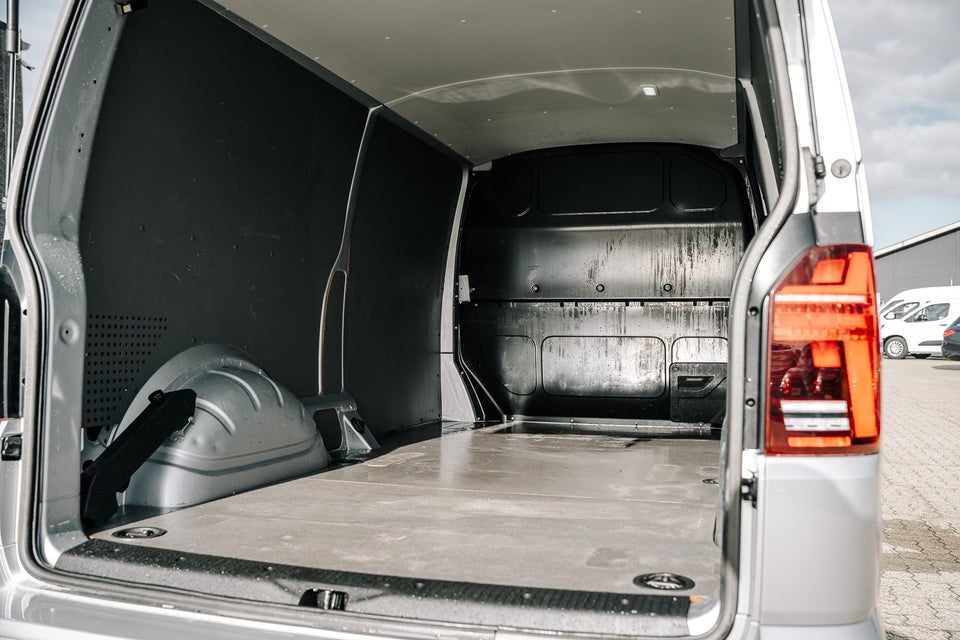 VW Transporter 2,0 TDi 150 Kassevogn DSG lang