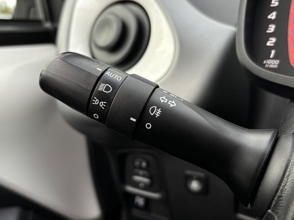 Toyota Aygo 1,0 VVT-i x-sky x-shift 5d