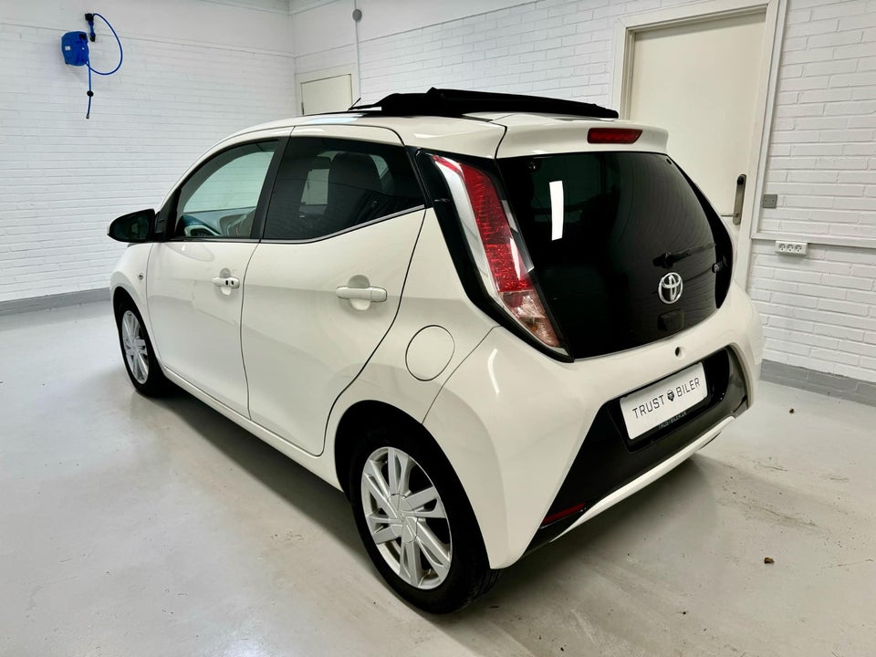 Toyota Aygo 1,0 VVT-i x-wave 5d