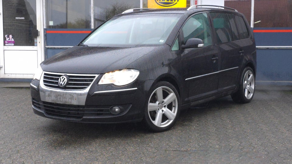 VW Touran 2,0 TDi 140 Highline DSG Van 5d