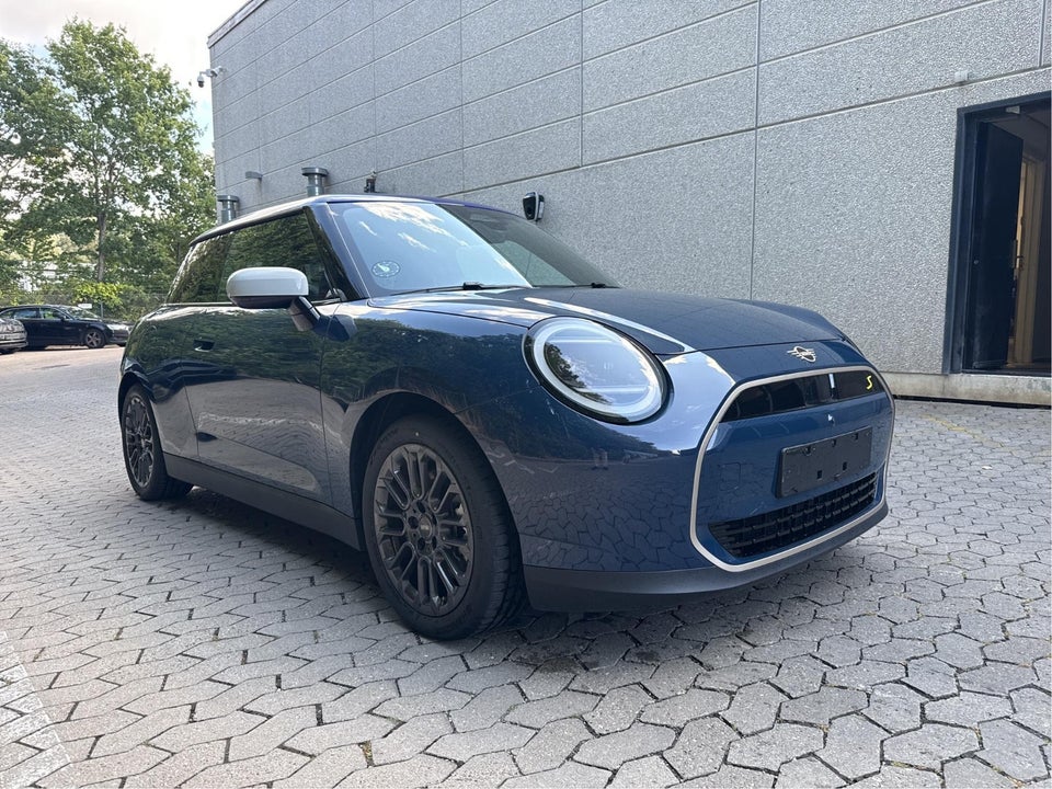 MINI Cooper SE Favoured Trim XL 3d