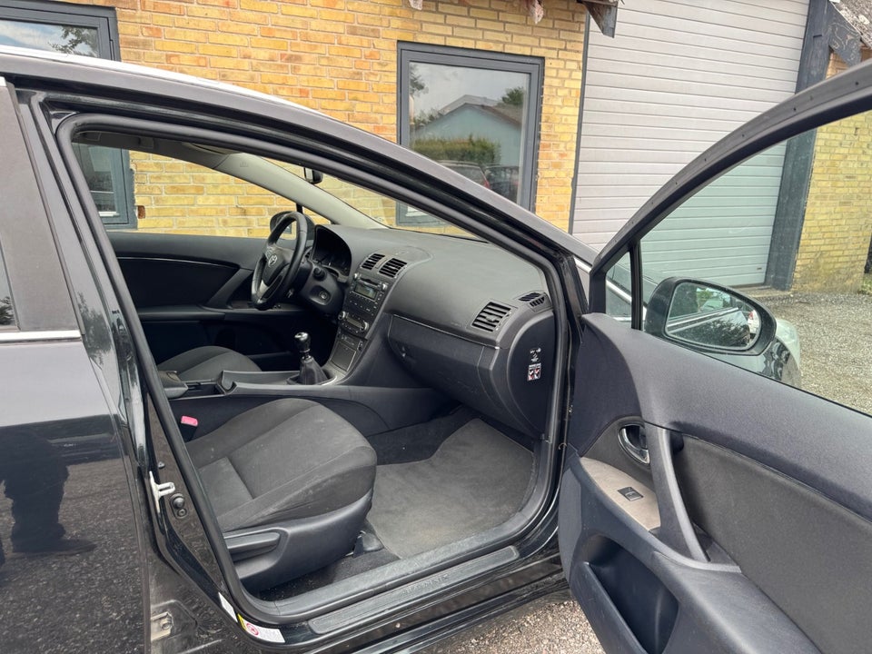 Toyota Avensis 1,8 VVT-i T2 stc. 5d