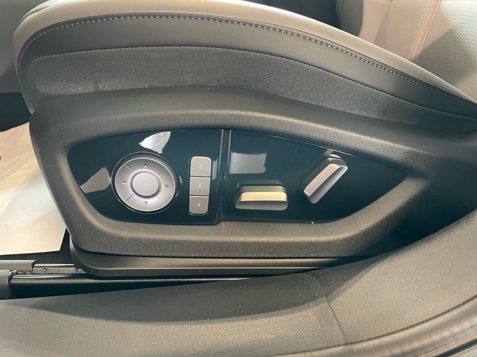 Hongqi EH7 111 Exclusive 4d