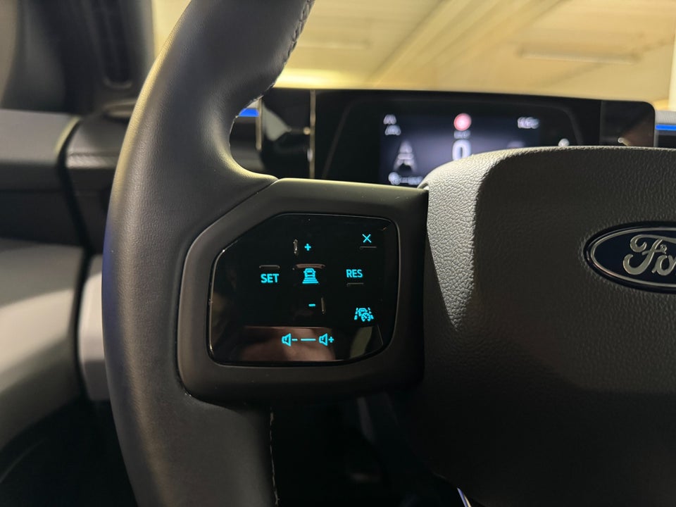 Ford Explorer 84 Premium Extended Range AWD 5d