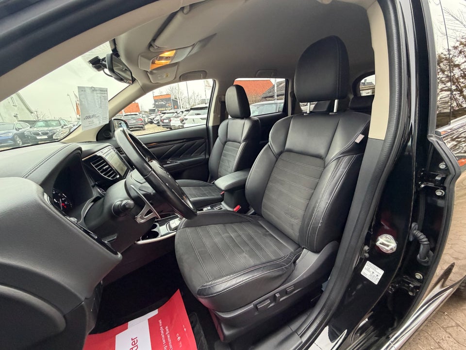 Mitsubishi Outlander 2,4 PHEV Invite CVT 4WD 5d