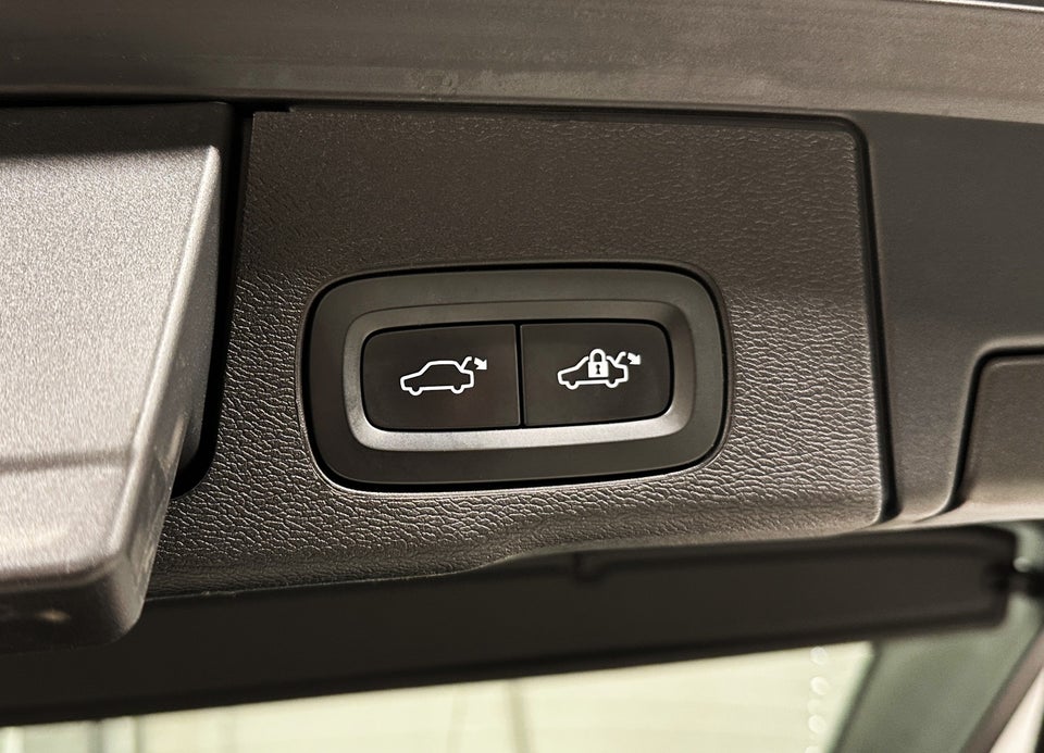 Volvo XC60 2,0 D4 190 R-Design aut. 5d