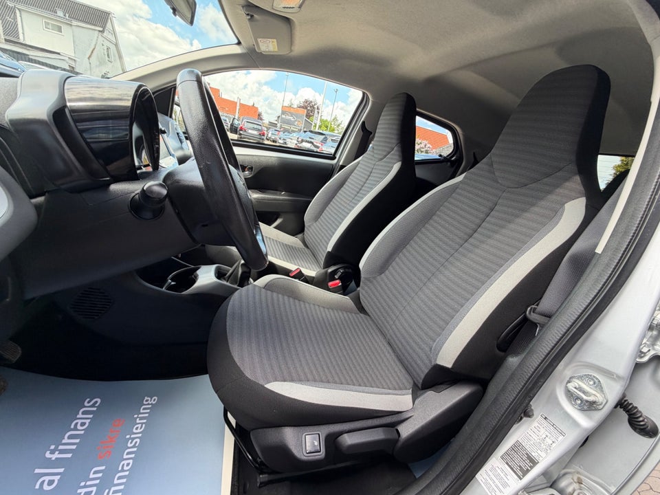 Toyota Aygo 1,0 VVT-i x-pression 5d