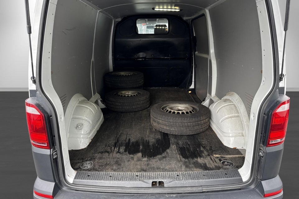 VW Transporter 2,0 TDi 150 Kassevogn lang