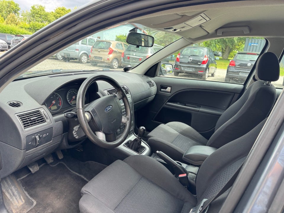 Ford Mondeo 2,0 Ambiente stc. 5d