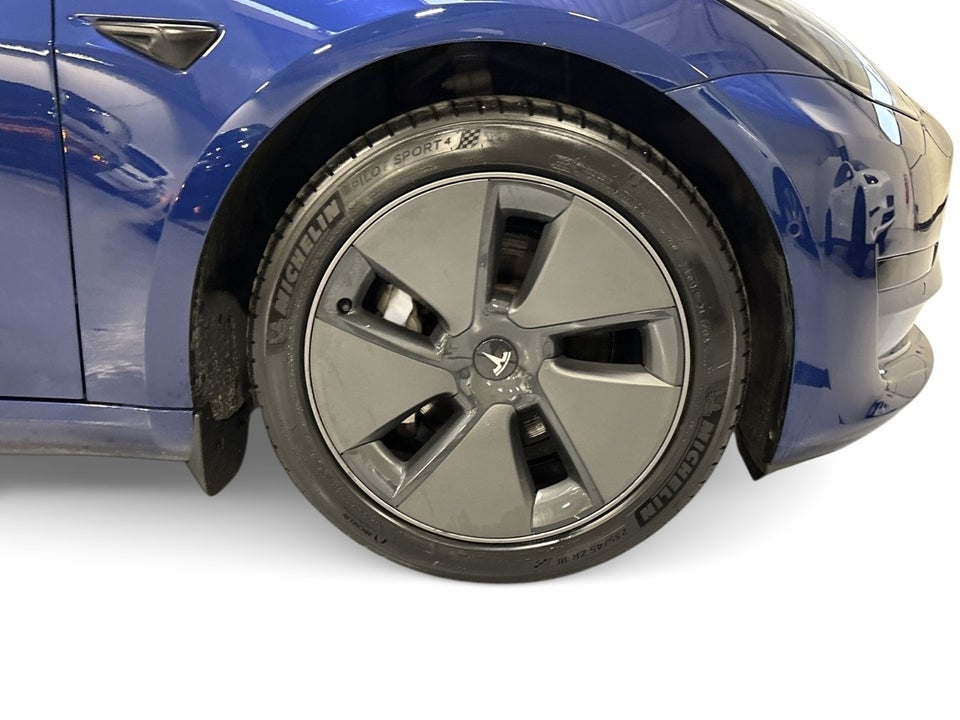 Tesla Model 3 Standard Range+ RWD 4d