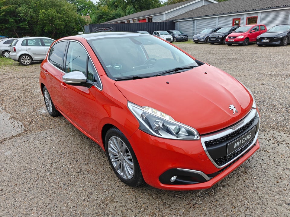 Peugeot 208 1,2 VTi Allure Sky 5d