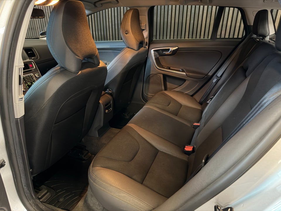 Volvo V60 2,0 D3 136 Momentum 5d