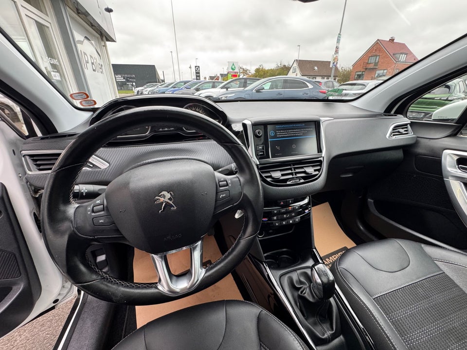 Peugeot 2008 1,5 BlueHDi 100 Allure Sky 5d