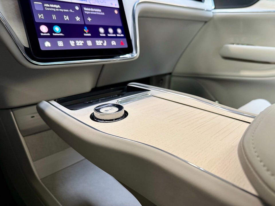 Volvo EX90 Plus 7prs 5d