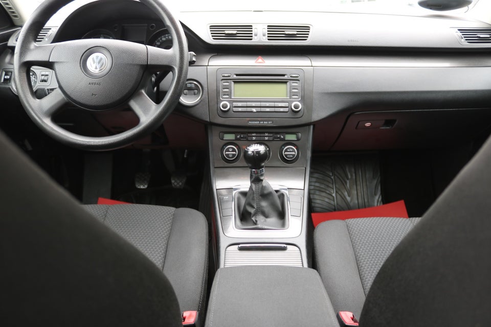 VW Passat 2,0 FSi Trendline 4d