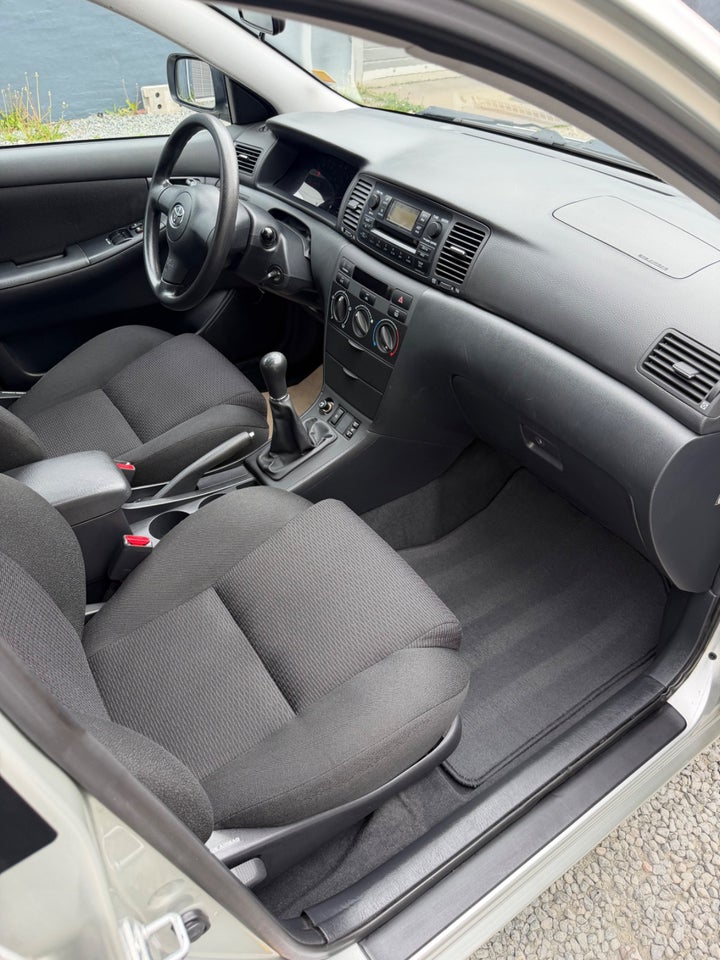 Toyota Corolla 1,6 Luna 5d