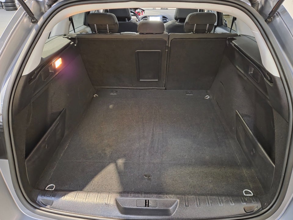 Peugeot 308 1,6 BlueHDi 120 Allure Sky SW EAT6 5d