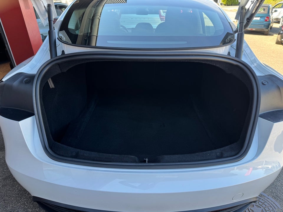 Tesla Model 3 RWD 4d