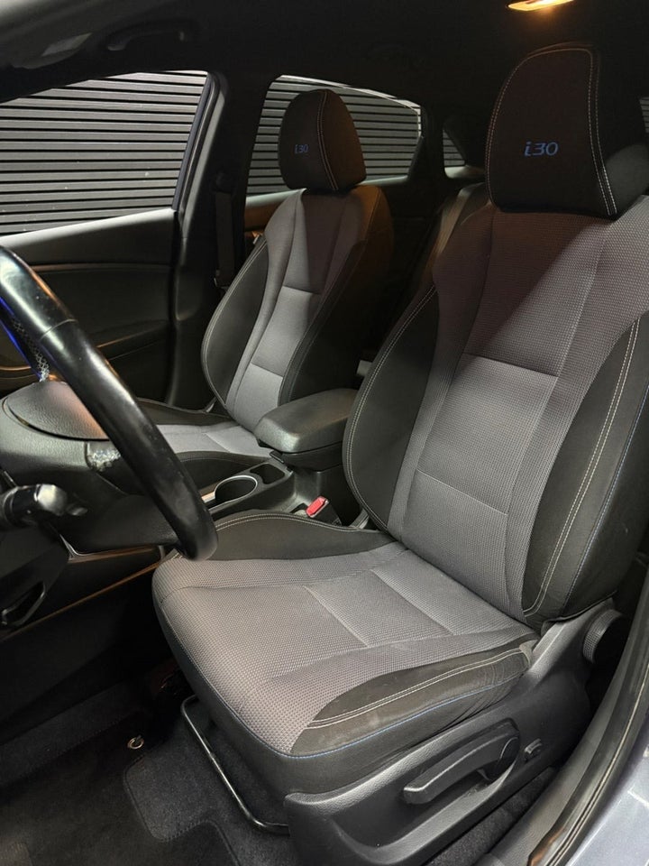 Hyundai i30 1,6 CRDi 110 EM-Edition 5d