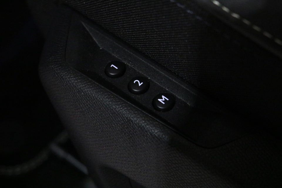 Peugeot e-3008 77 GT Pack 5d