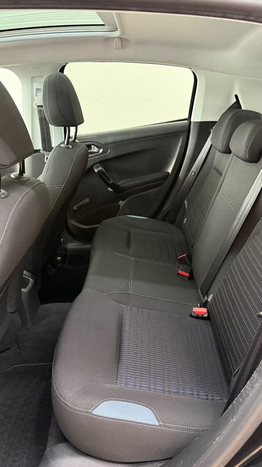 Peugeot 208 1,2 PureTech 82 Allure Sky 5d