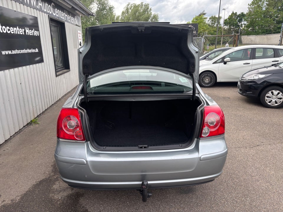 Toyota Avensis 1,8 Sol+ 4d