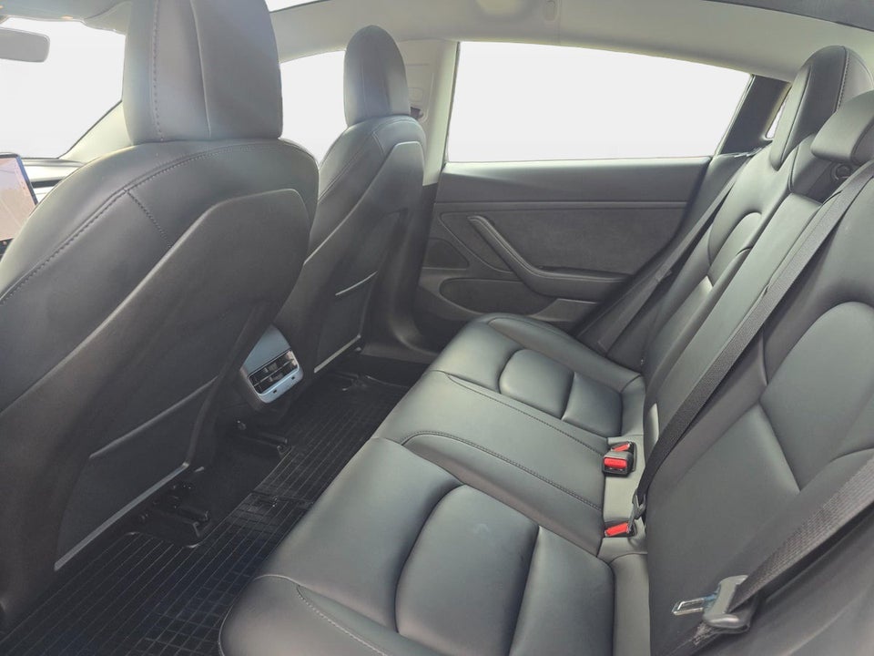 Tesla Model 3 Standard Range+ RWD 4d