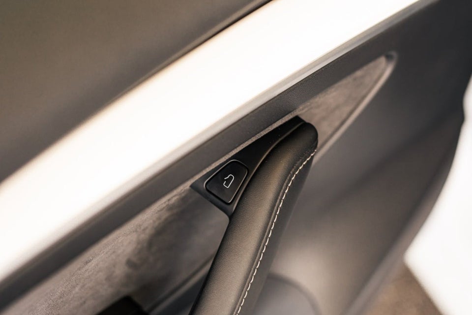 Tesla Model 3 Standard Range+ RWD 4d