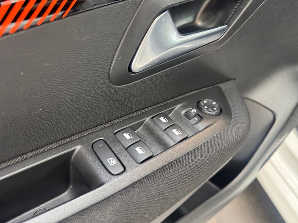 Peugeot e-208 50 Active Pack 5d