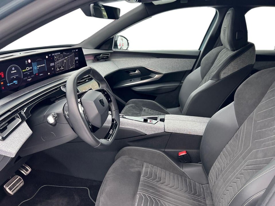 Peugeot e-3008 77 GT Pack 5d