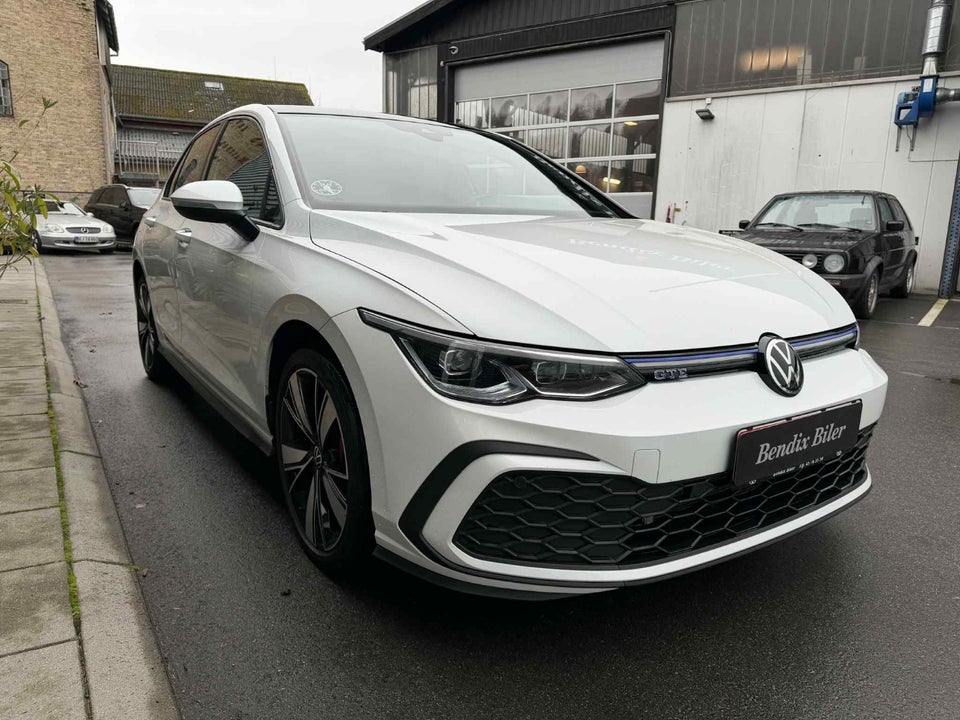 VW Golf VIII 1,4 GTE DSG 5d