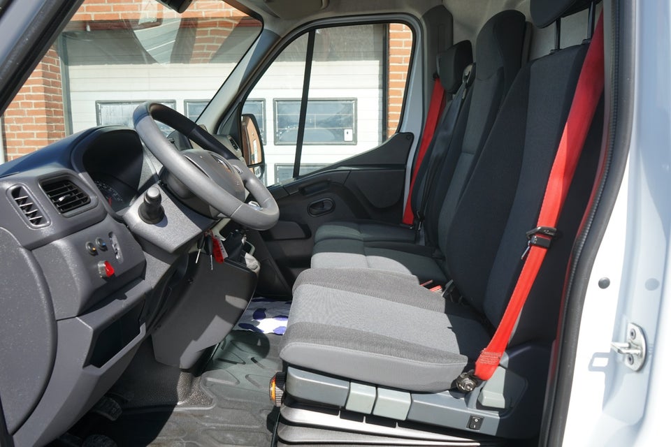 Renault Master IV T35 2,3 dCi 165 L3H2 Kassevogn RWD