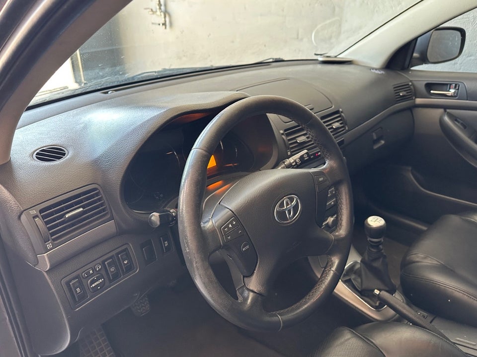Toyota Avensis 2,2 D-4D 150 Executive stc. 5d