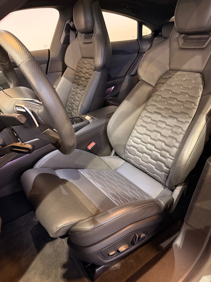 Audi e-tron GT quattro 4d