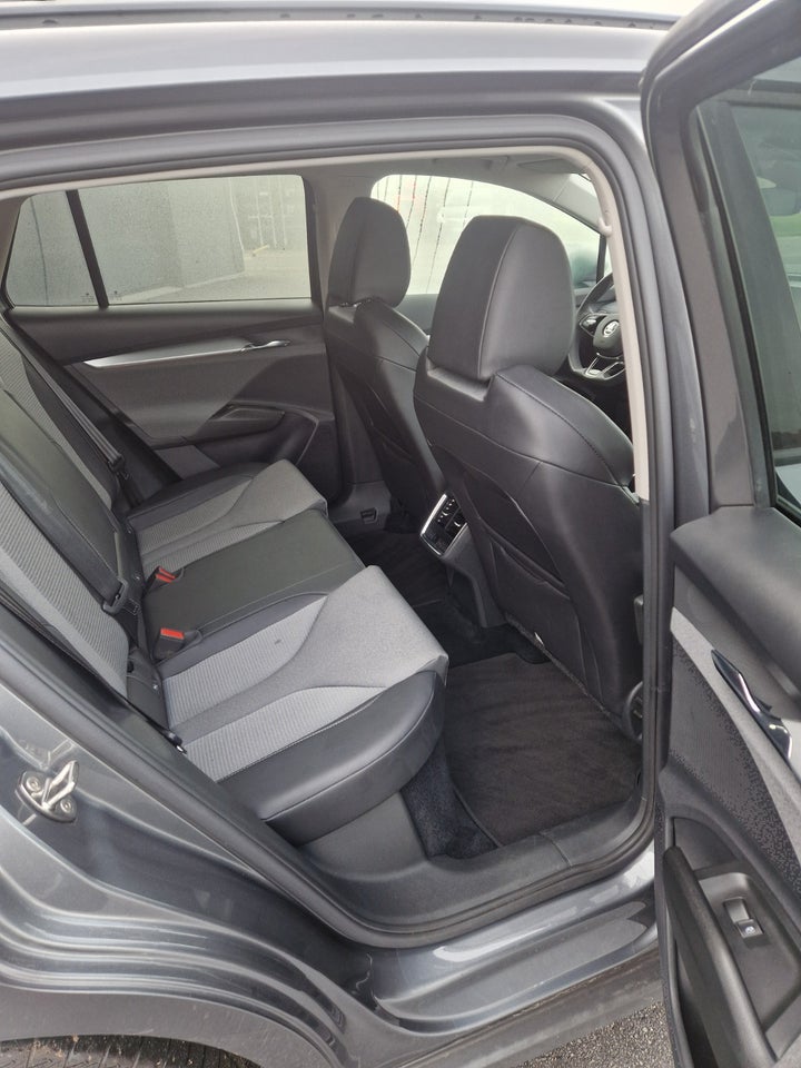 Skoda Enyaq 60 iV Loft 5d