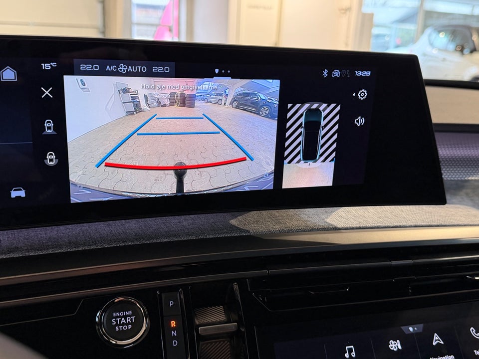 Peugeot e-3008 77 GT 5d