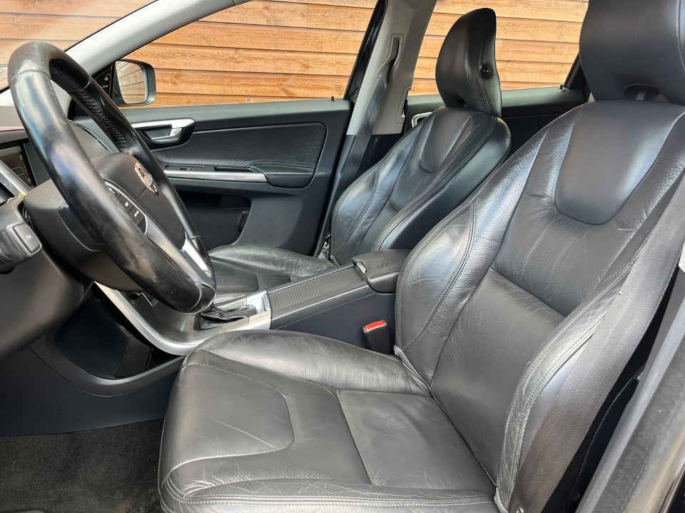 Volvo XC60 2,4 D5 215 Momentum aut. AWD 5d
