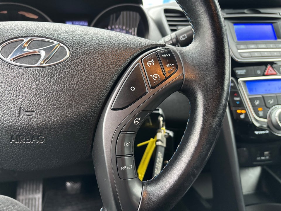 Hyundai i30 1,6 CRDi 110 EM-Edition 5d