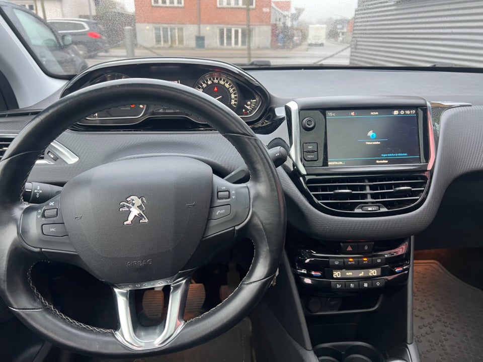 Peugeot 208 1,5 BlueHDi 100 Infinity Sky 5d