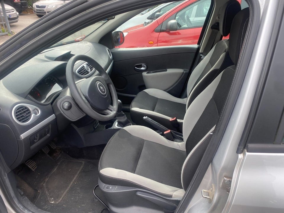 Renault Clio III 1,2 16V Avantage Sport Tourer 5d