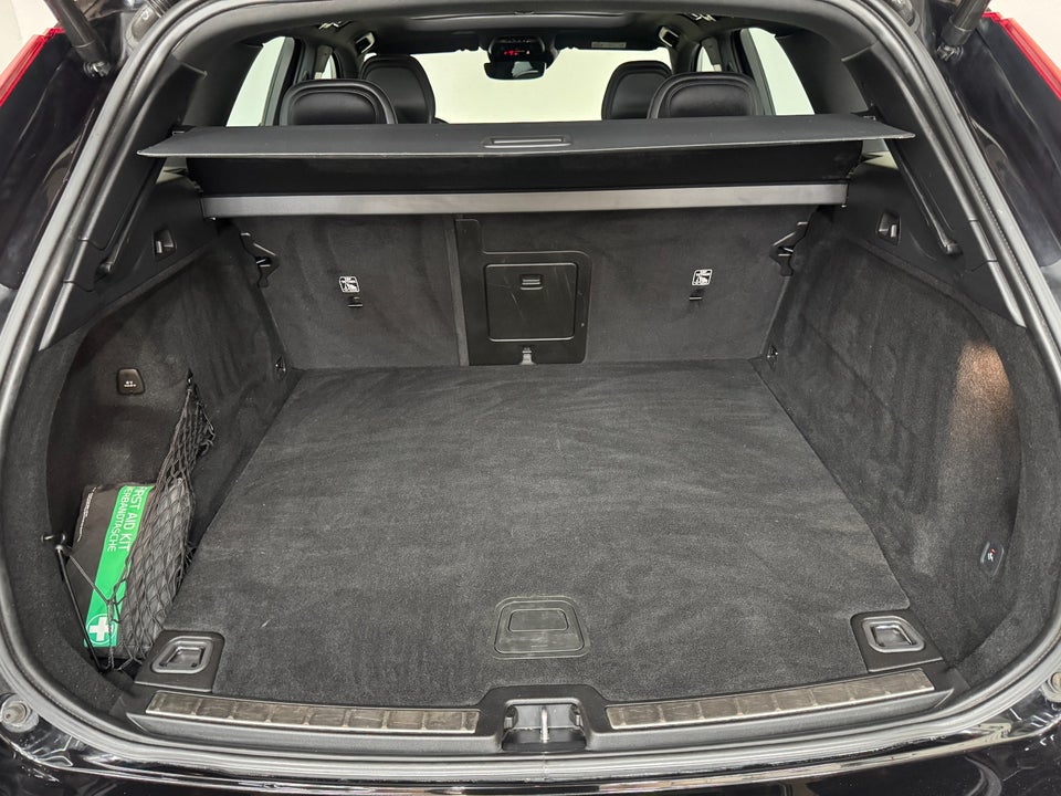 Volvo XC60 2,0 T8 ReCharge R-Design aut. AWD 5d