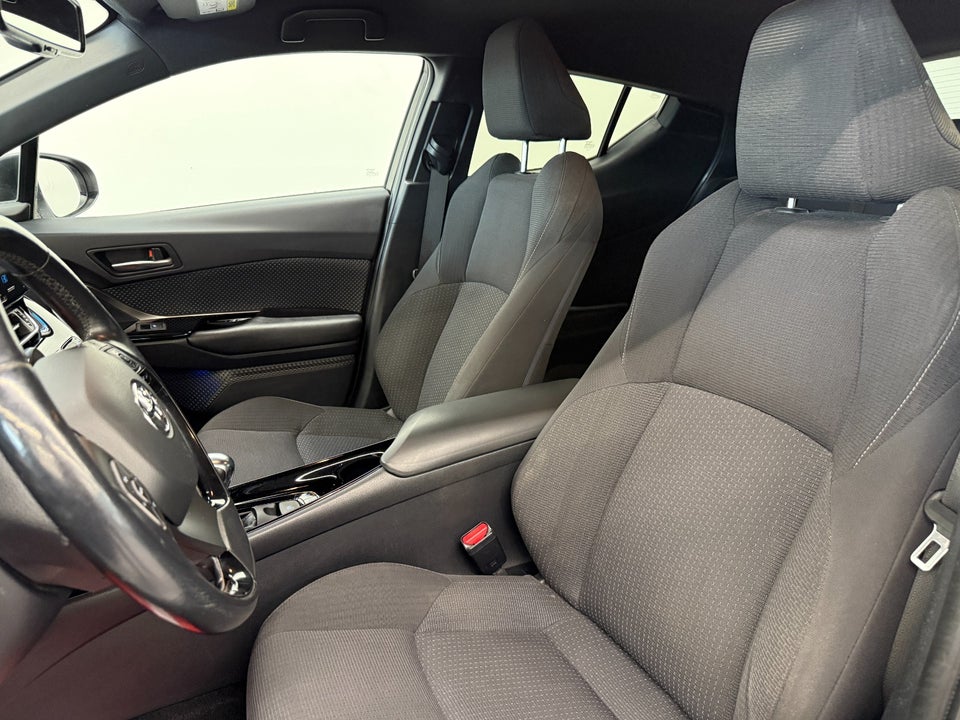 Toyota C-HR 1,8 Hybrid C-ENTER CVT 5d