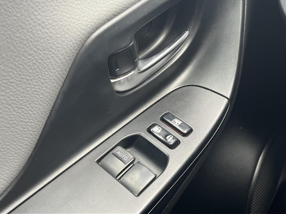 Toyota Yaris 1,0 VVT-i T2 5d