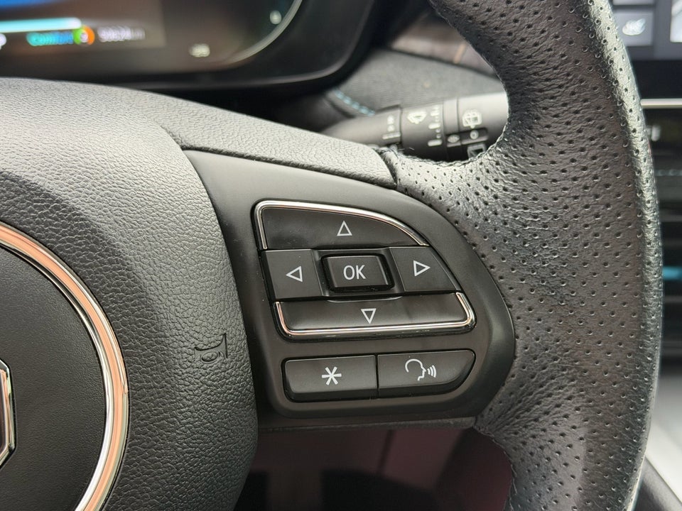MG MG5 61 Luxury 5d