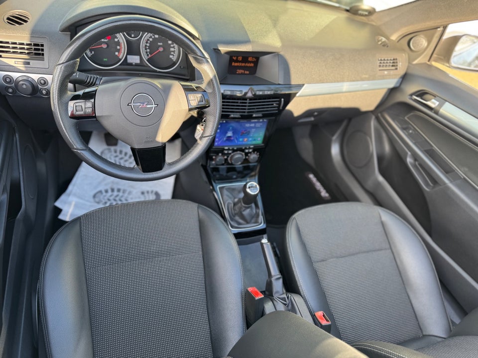 Opel Astra 2,0 Cosmo TwinTop 2d