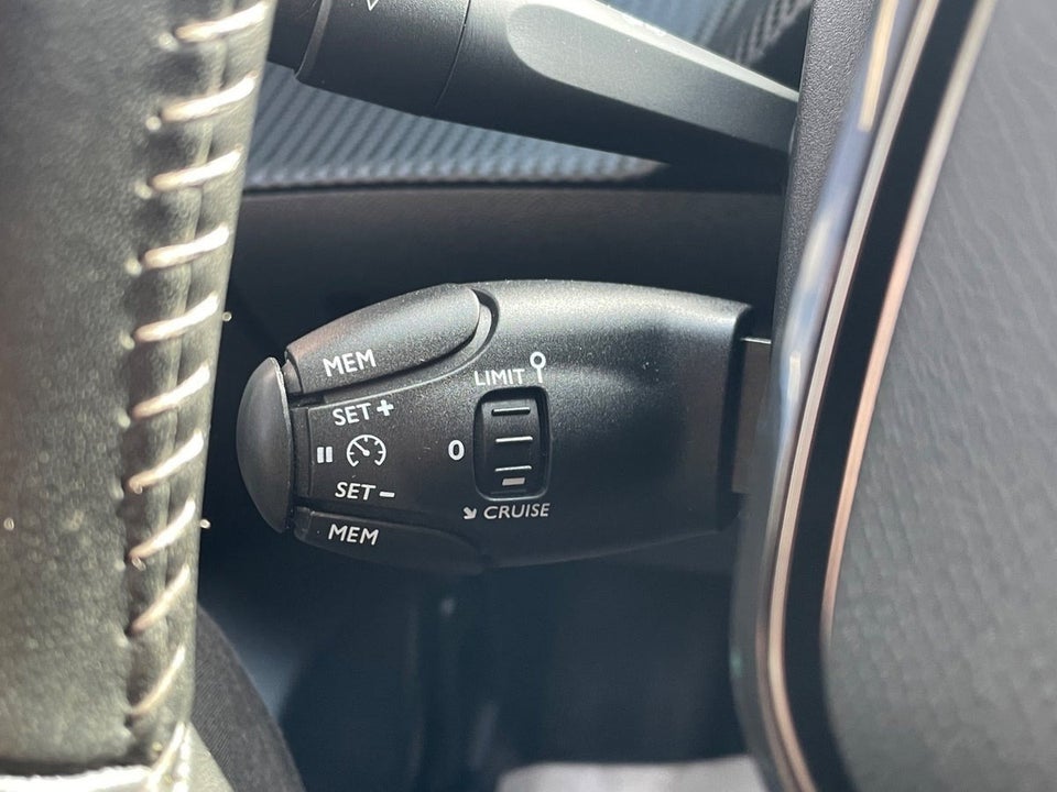 Peugeot 208 1,2 PureTech 100 Allure 5d