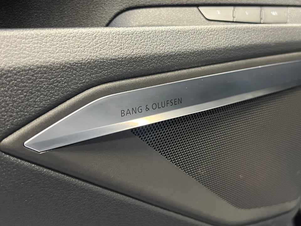 Audi Q8 e-tron 55 S-line quattro 5d